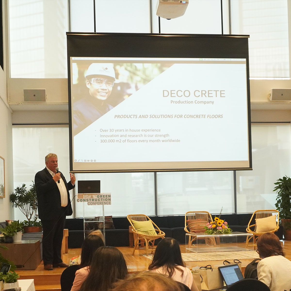 Cach-Thi-Cong-Tang-Cung-Liquid-Hardener-Cua-Deco-Crete-1200X1200-Hoi-Thao