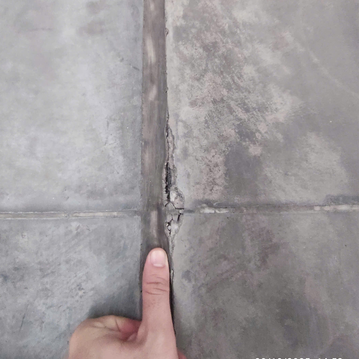 Cải Tạo Sàn Bê Tông - Giải Pháp Tối Ưu Cho Công Trình 6 Cai-Tao-San-Be-Tong-Giai-Phap-Toi-Uu-Cho-Cong-Trinh-Before-Framas-3