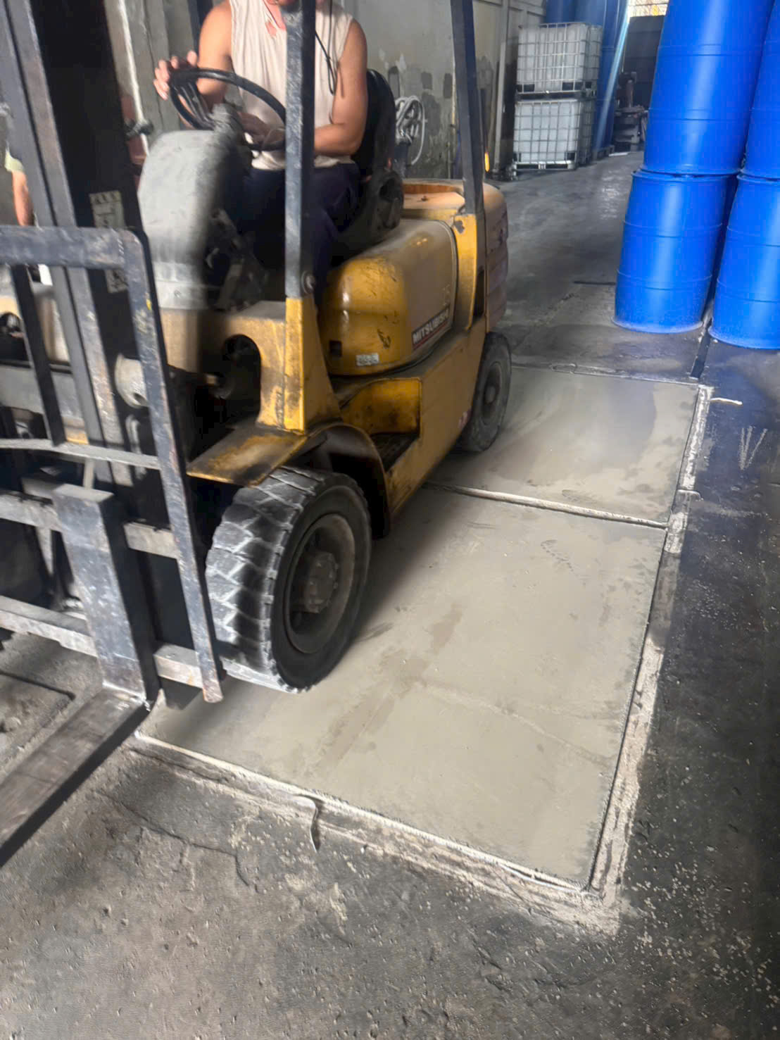 Testing-Deco-Crete’s-Decocontop-A-Heavy-Duty-Renovation-Topping-For-Industrial-Concrete-Floors(2) Testing-Deco-Cretes-Decocontop-A-Heavy-Duty-Renovation-Topping-For-Industrial-Concrete-Floors2